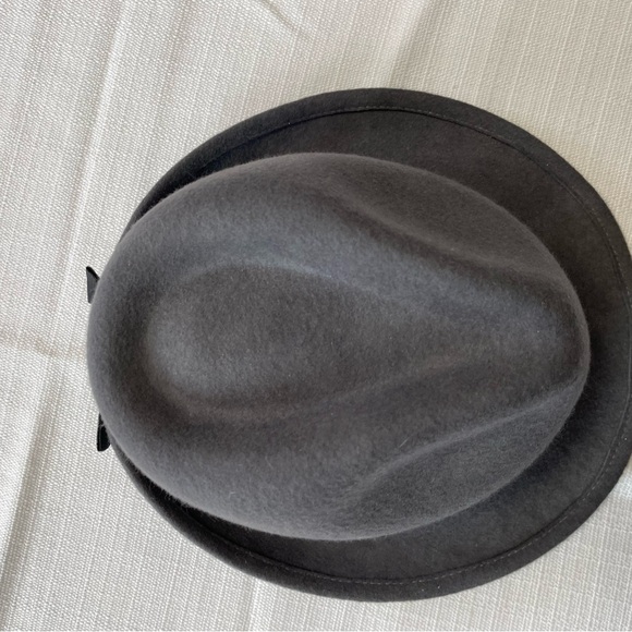 Charcoal gray velvet hat with black band - Picture 6 of 6